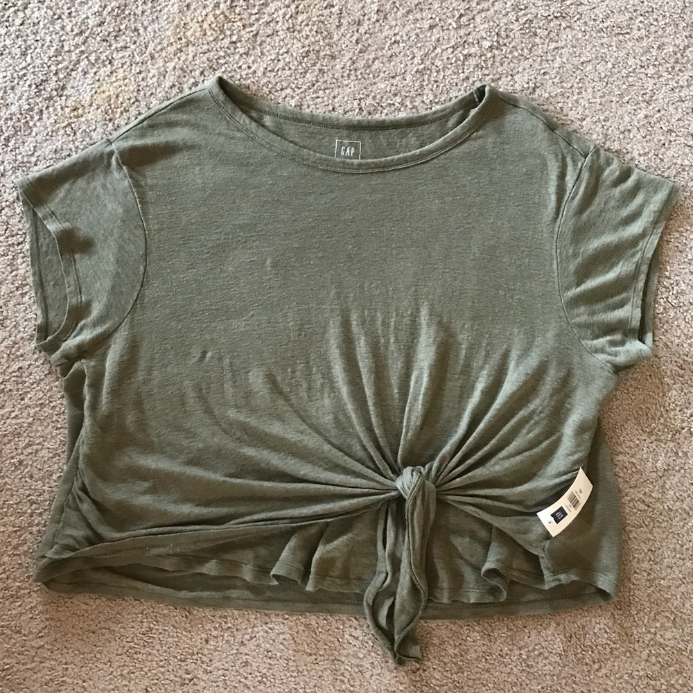 GAP NWT crop tee